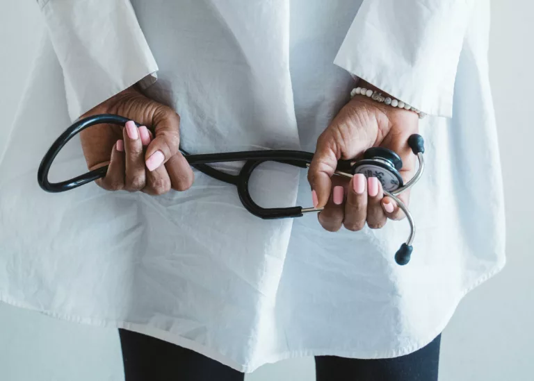 Redressement judiciaire du médecin : comprendre, anticiper et protéger son patrimoine