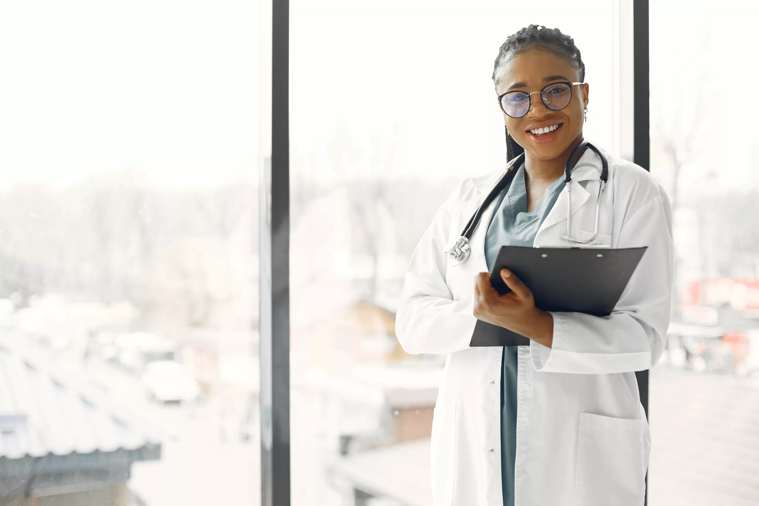 Pacte d’associés entre médecins : faut-il mentionner le pacte dans les statuts ?